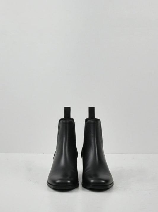 Luxe Smart Chelsea Boots in Black