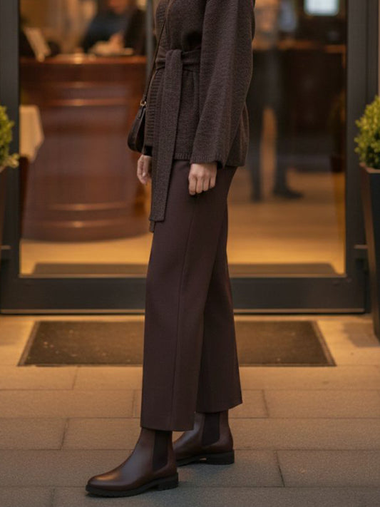 Luxe Smart Chelsea Boots in Black