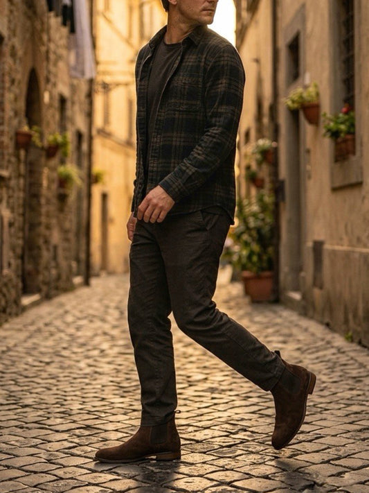 Chelsea Boots in Black