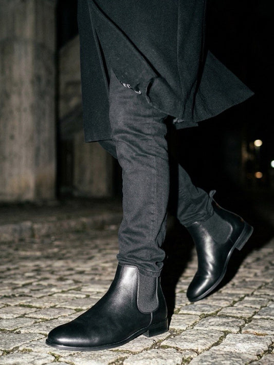 Chelsea Boots in Black
