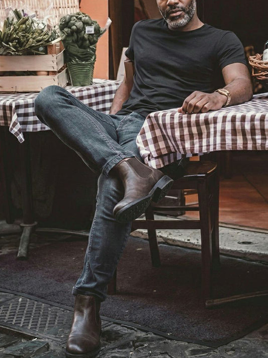 Chelsea Boots in Black