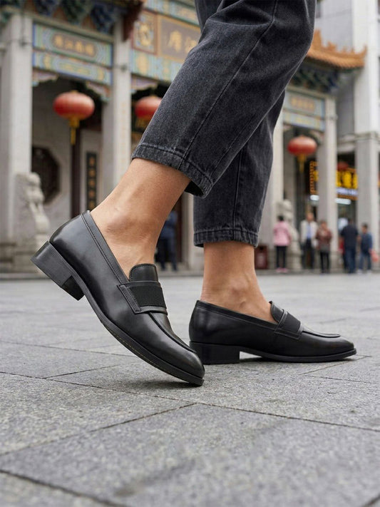 Ribbon Loafers in Black