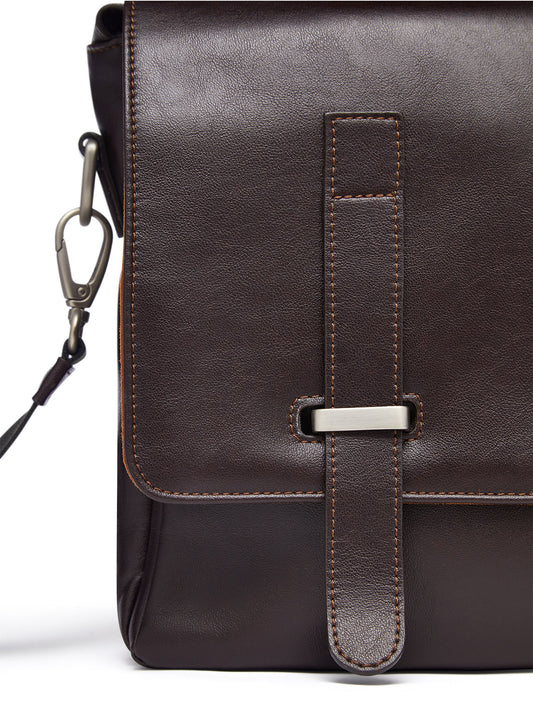 Messenger Bag in Dark Brown