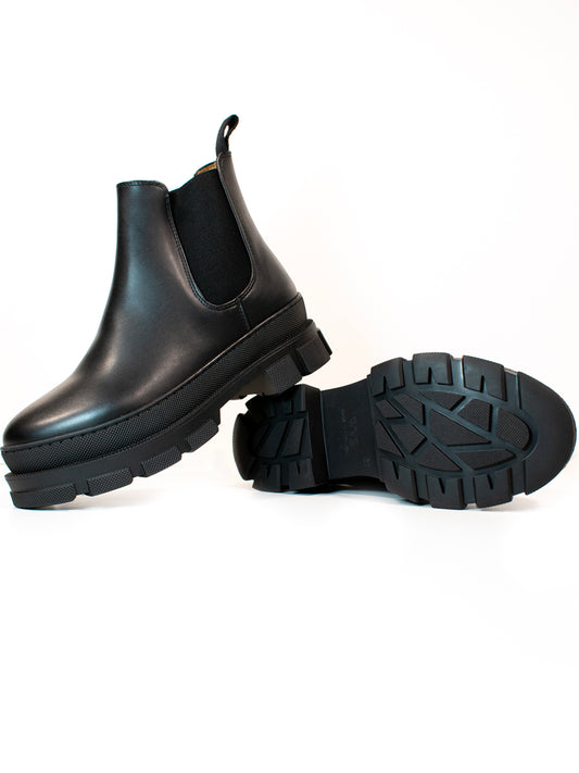 Luxe Track Sole Chelsea Boots in Black
