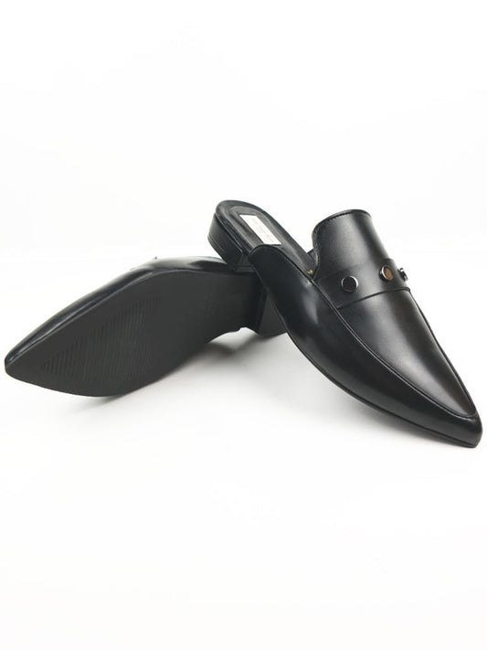 Open Heel Slippers in Black, heel detail
