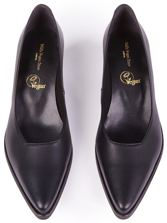 Point Toe Pumps in Black, toe detail