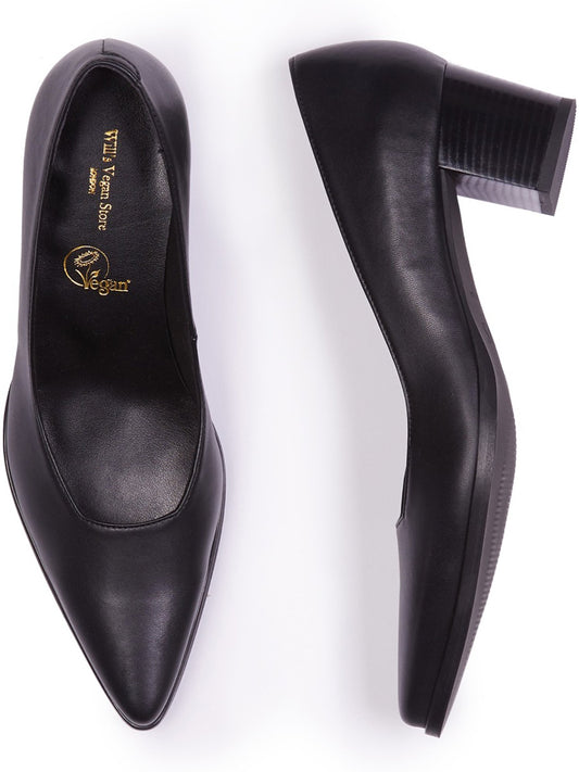 Point Toe Pumps in Black, toe detail