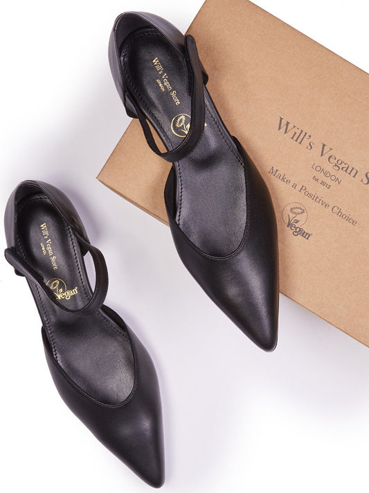 Point Toe Flats in Black, toe detail