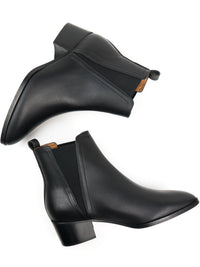Point Toe Chelsea Boots in Black Vegan Leather, toe detail
