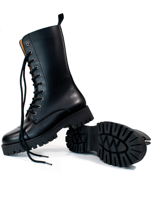Track Sole 10 Eye Boots in Black