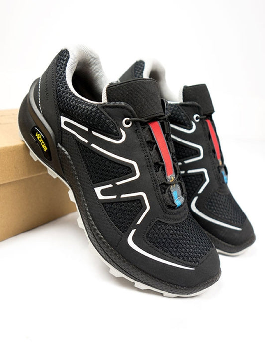 WVSport Oakes Cross Running Trainers in Black Edition