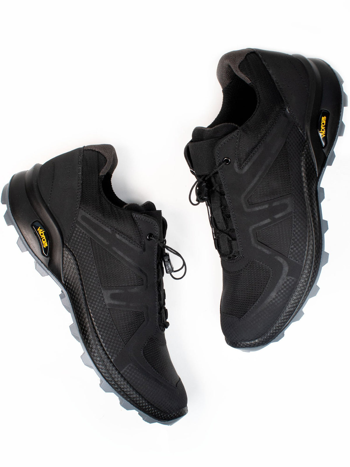 WVSport Oakes Cross Running Trainers in Black Edition