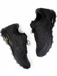 WVSport Oakes Cross Running Trainers in Black Edition