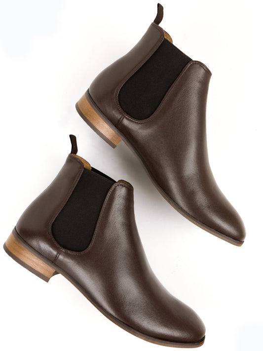 Chelsea Boots in Black
