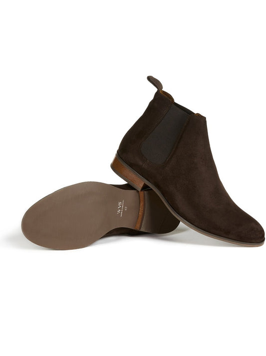 Chelsea Boots in Black