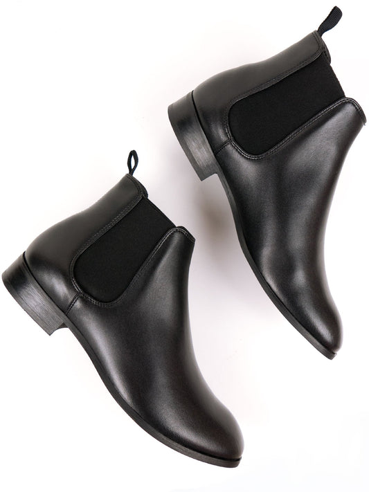 Chelsea Boots in Black