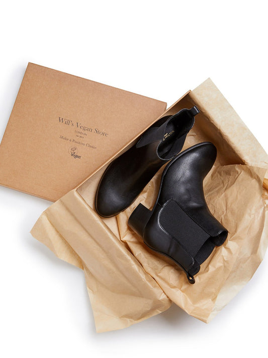 Almond Toe Chelsea Boots in Black, toe detail