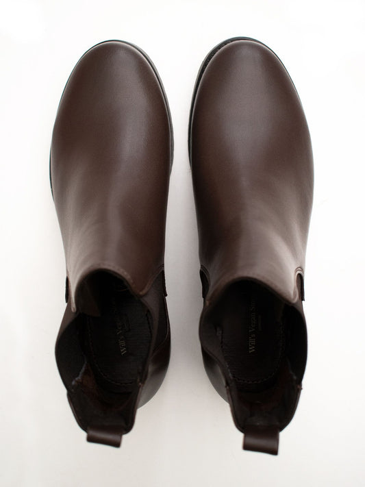 Luxe Smart Chelsea Boots in Black